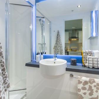 Silver En Suite - Image 3